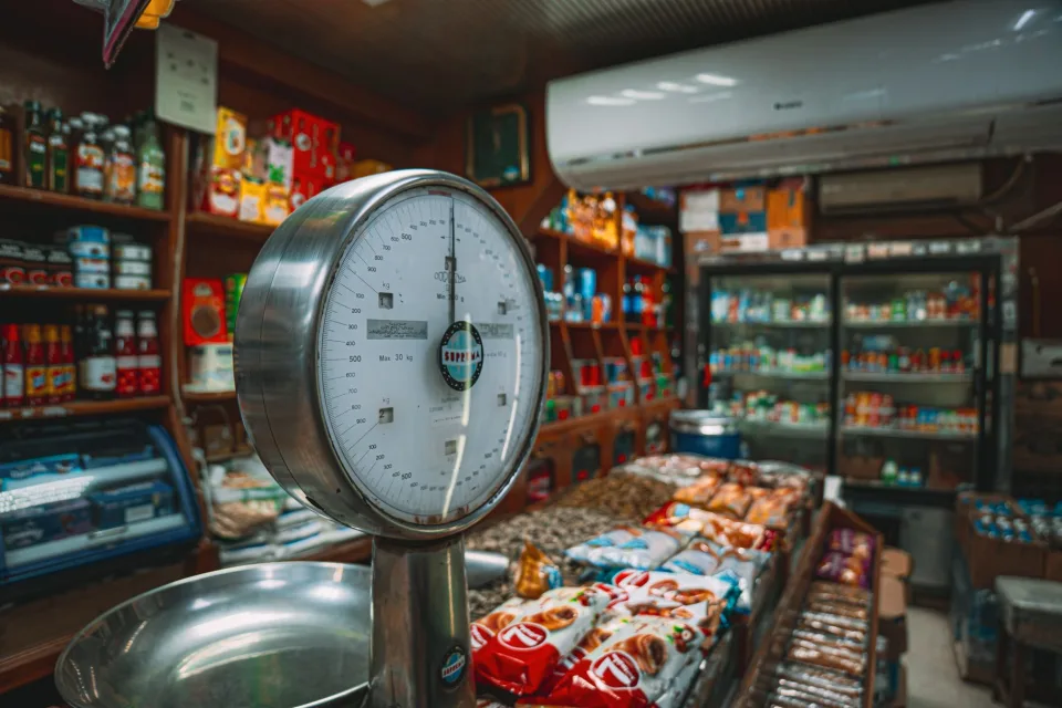 Kệ hàng tươi và bảng giá